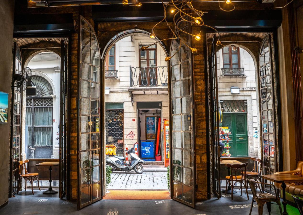 West Pera Hotel — Photos 1